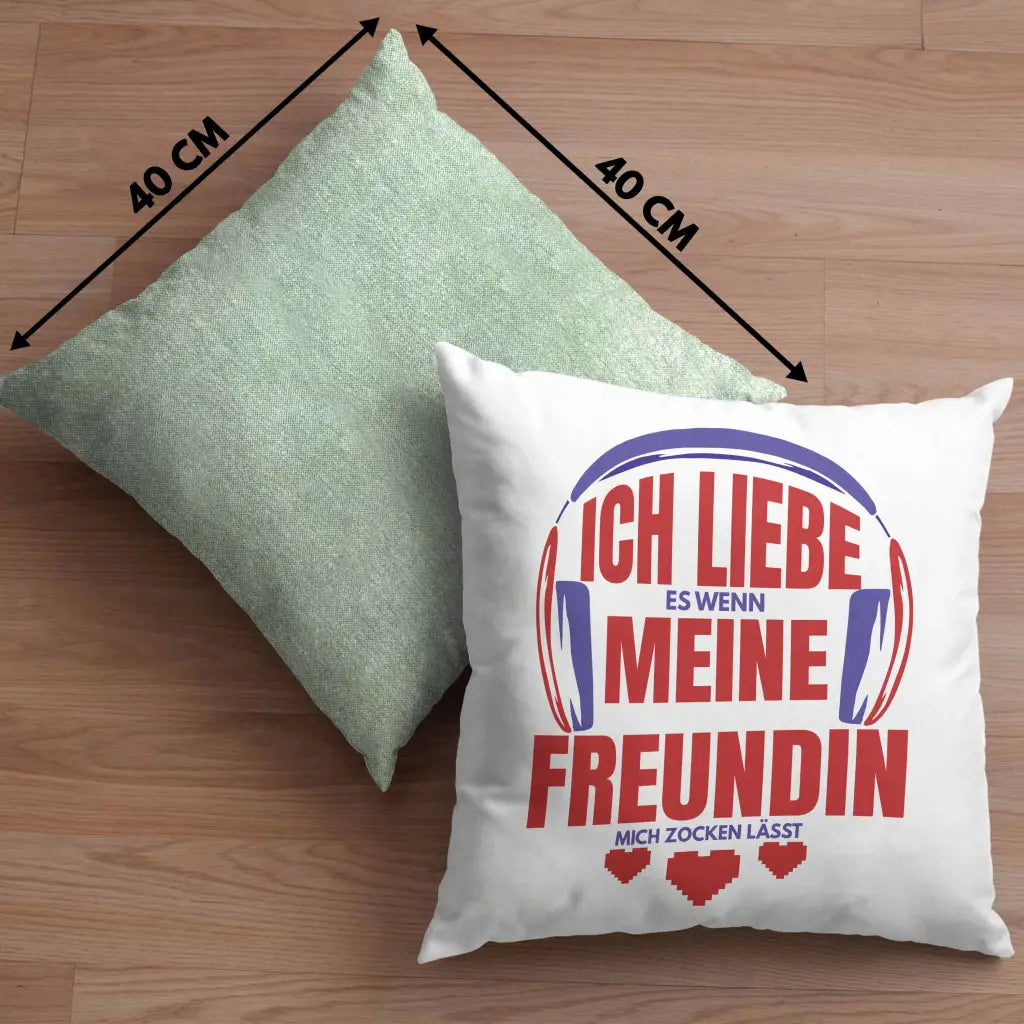 make-your-dreams-come-true-to-wear-trendation-ich-liebe-es-wenn-meine-freundin-mich-zocken-lasst-gamer-geschenk-liebe-valentinstag-spruch-geschenk-dekokissen-mit-fullung-40×40-fashion_13.webp