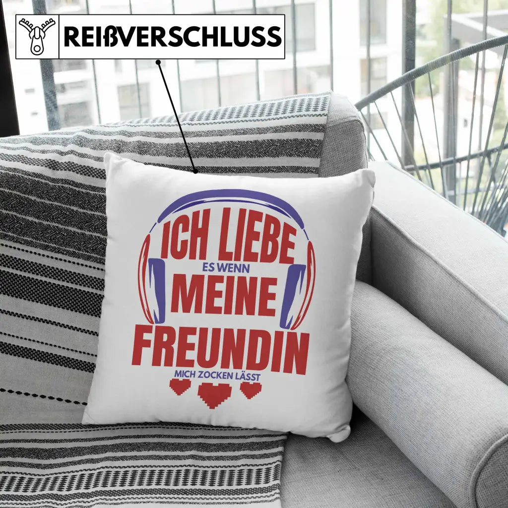 make-your-dreams-come-true-to-wear-trendation-ich-liebe-es-wenn-meine-freundin-mich-zocken-lasst-gamer-geschenk-liebe-valentinstag-spruch-geschenk-dekokissen-mit-fullung-40×40-fashion_14.webp