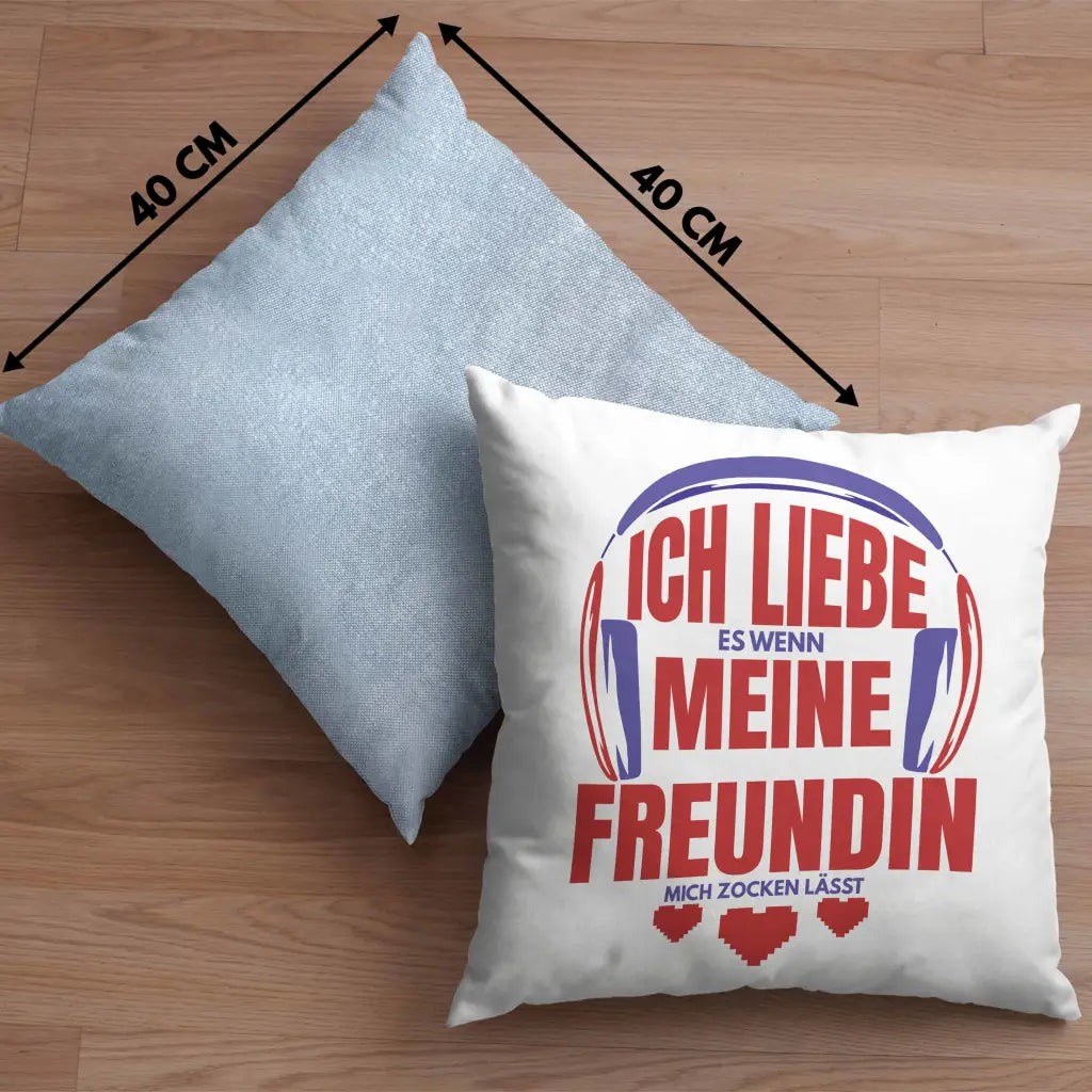 make-your-dreams-come-true-to-wear-trendation-ich-liebe-es-wenn-meine-freundin-mich-zocken-lasst-gamer-geschenk-liebe-valentinstag-spruch-geschenk-dekokissen-mit-fullung-40×40-fashion_8.webp