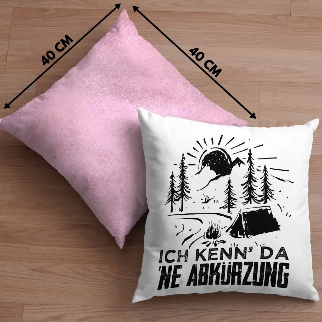 official-trendation-wandern-kissen-geschenk-wanderer-ich-kenn-da-ne-abkurzung-geschenkidee-berge-alpen-geschenke-dekokissen-mit-fullung-40×40-sale_18.webp
